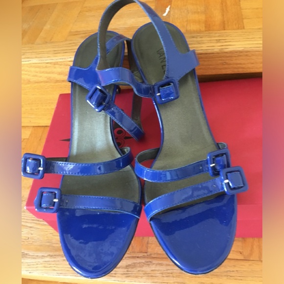 Sz 13 Vaneli sandals - Picture 2 of 4